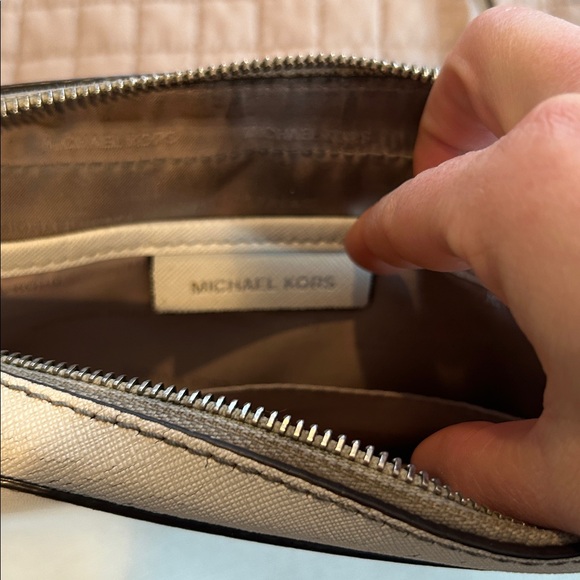 Michael Kors Jet Set Crossbody Bag - Picture 4 of 4